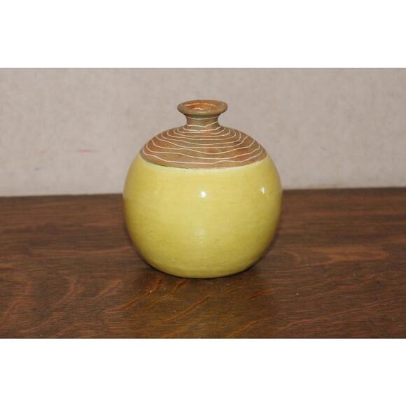 Vintage Art Pottery Yellow and Tan Vase - Picture 4 of 4